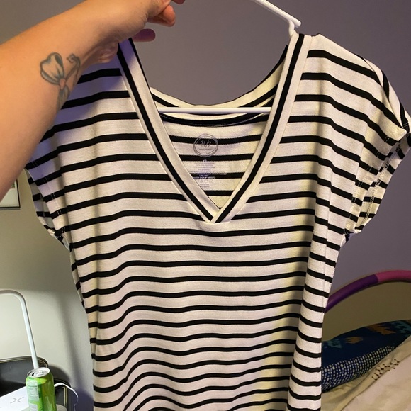 Maurices 24/7 v-neck tee - Picture 1 of 1